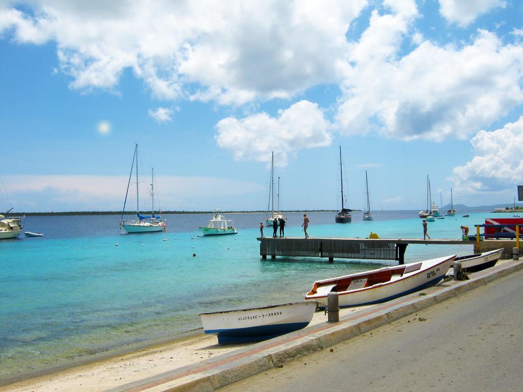Bonaire Seaside Apartments Exterior photo